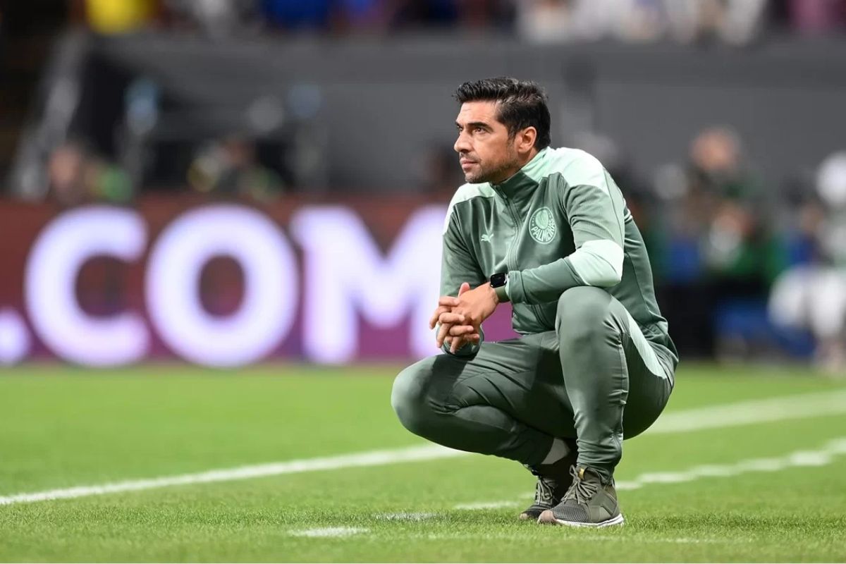 ABEL FERREIRA FALA DE JORGE JESUS E CITA ATACANTE DO FLAMENGO EM COLETIVA DO PALMEIRAS